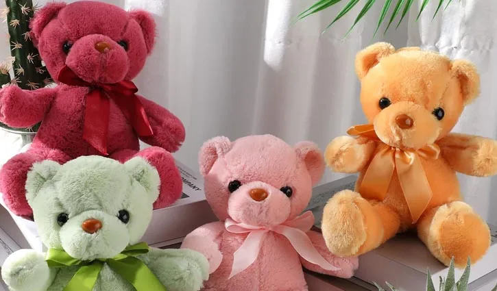 টেডি উপহারে থাকে যত্ন আর ভালোবাসা